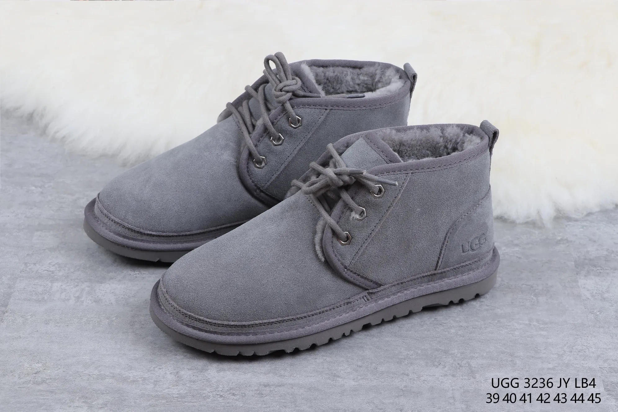 💰520 UGG 3236 Gray M Neumel Product Description: As an extension of the classic series, the classic lightweight series has a low-profile outsole and upper inspired by classic styles, presenting the comfort and luxury of UGG. Upper: cow leather, soft suede upper. Insole: 17mm UGGpure™ wool cushioning foam insole. Sole: Treadlite by UGG™ Light wing technology outsole - non-slip, cushioning, wear resistance, and good elasticity Heel: with brand LOGO on the side Size: 35 36 37 38 39 40 41 42 43 44 45